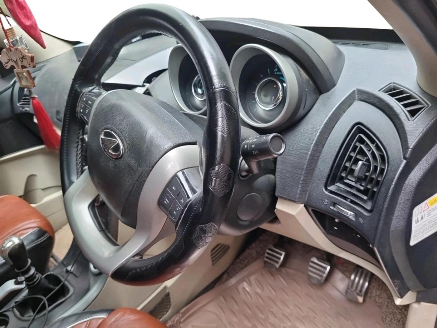 2017 Mahindra XUV500 W10, Diesel, Manual, 83,789 km, interior