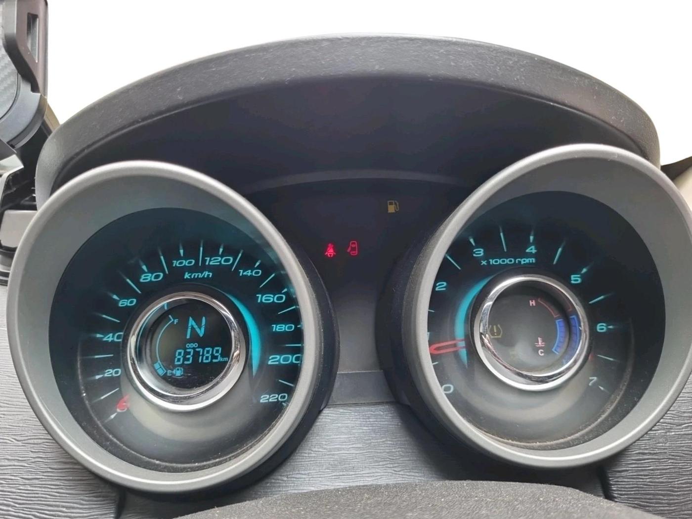 2017 Mahindra XUV500 W10, Diesel, Manual, 83,789 km, interior