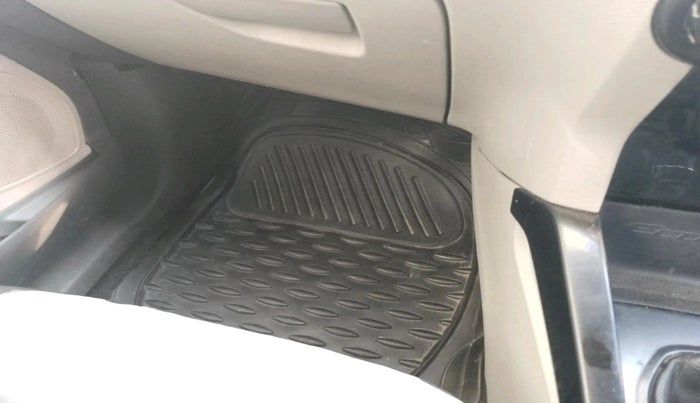 2013 Ford Ecosport TITANIUM 1.5L DIESEL, Diesel, Manual, 1,02,787 km, interior