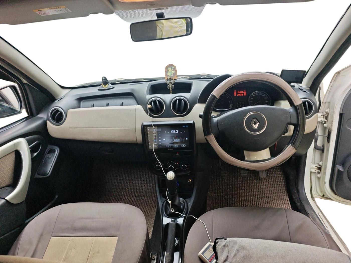 2015 Renault Duster RXL PETROL, CNG, Manual, 34,380 km, interior