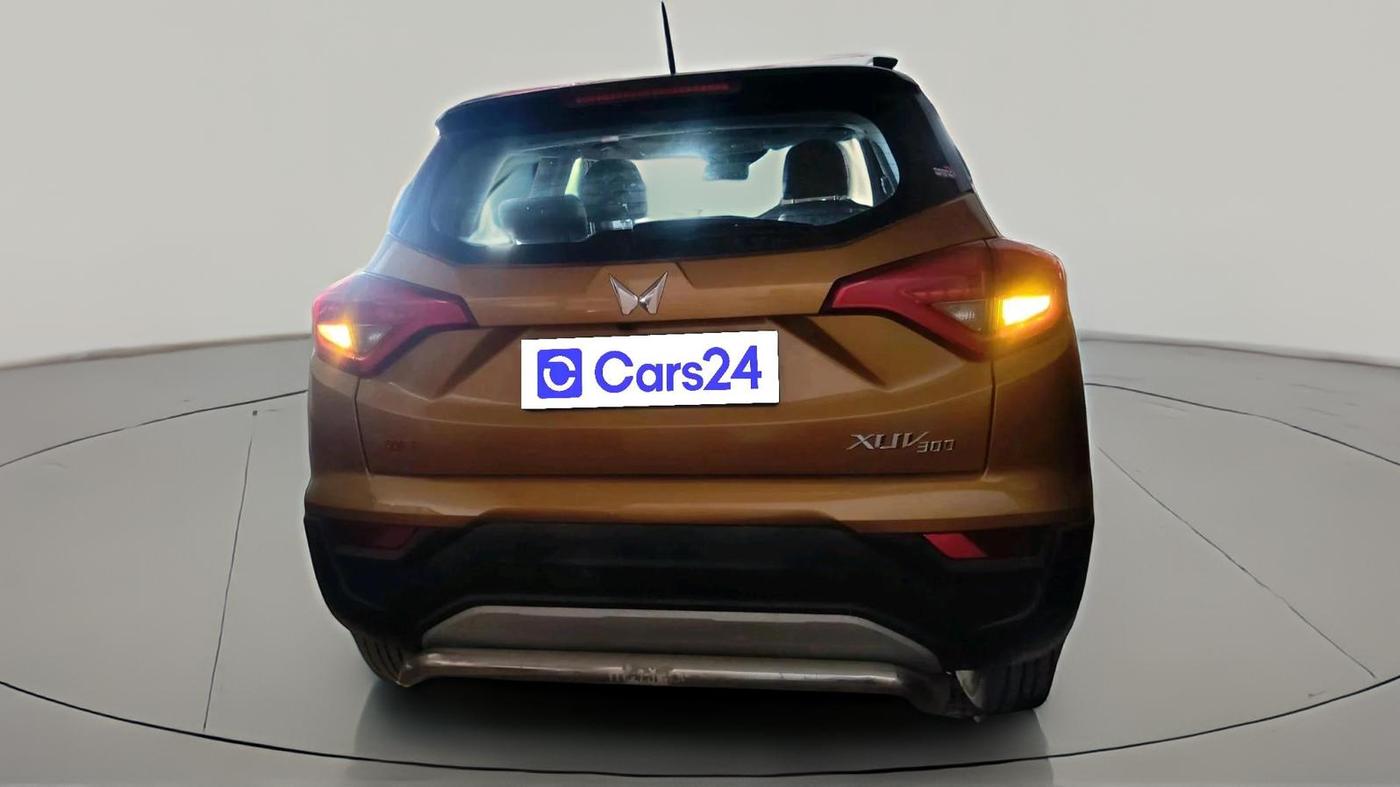 2023 Mahindra XUV300 W8 (O) 1.2 PETROL, Petrol, Manual, 20,196 km, exterior
