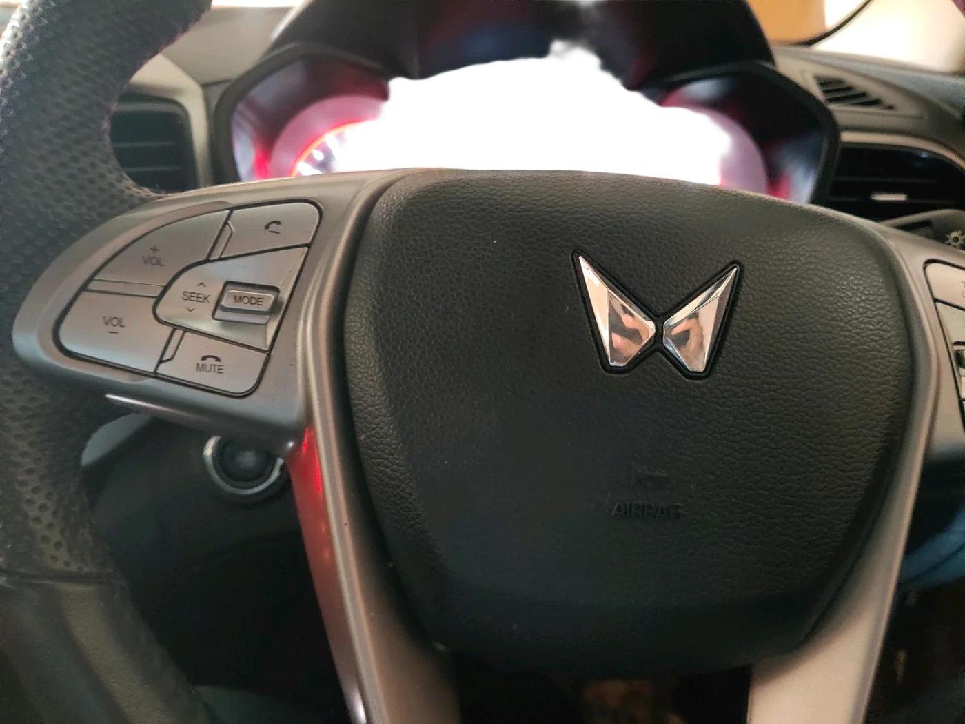 2023 Mahindra XUV300 W8 (O) 1.2 PETROL, Petrol, Manual, 20,196 km, interior