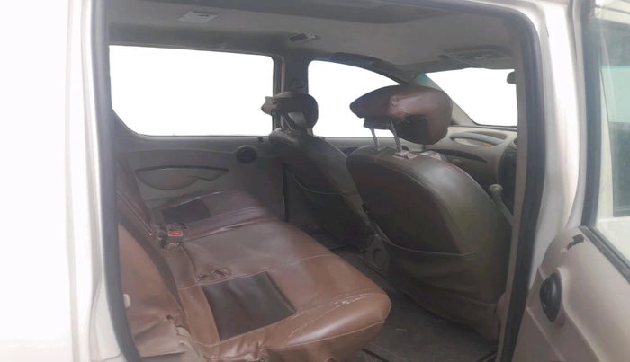 2017 Mahindra Xylo H4 BS IV, Diesel, Manual, 2,53,176 km, interior