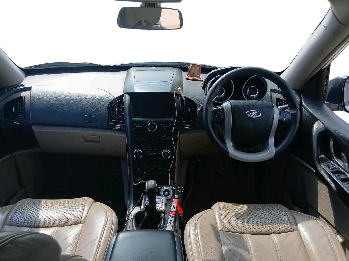 2016 Mahindra XUV500 W8, Diesel, Manual, 1,30,469 km, interior
