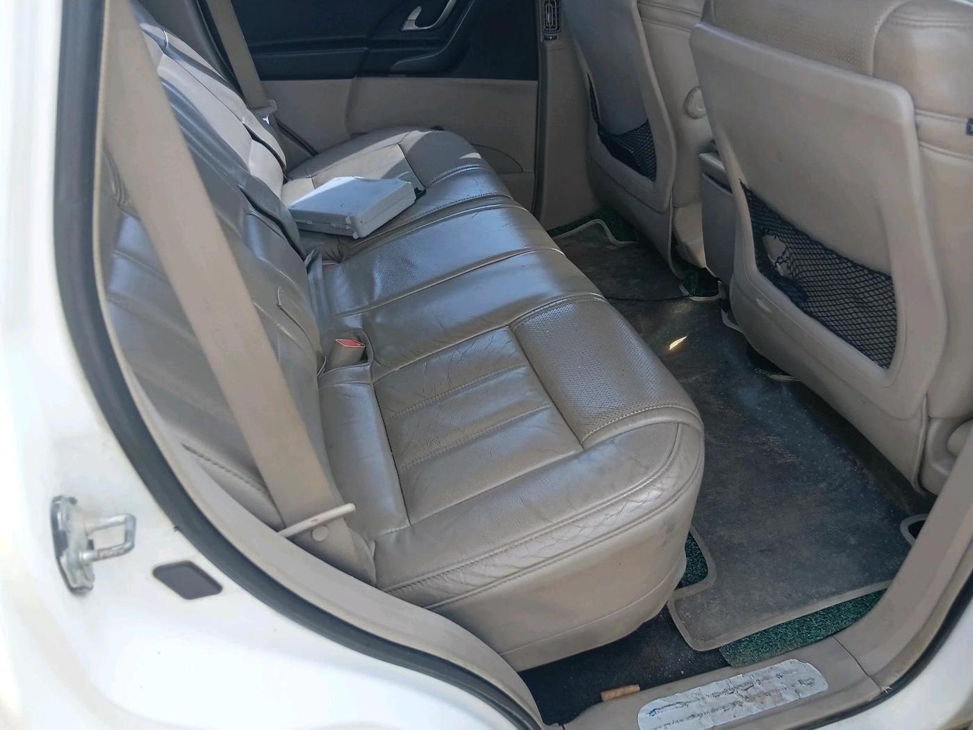 2016 Mahindra XUV500 W8, Diesel, Manual, 1,30,469 km, interior