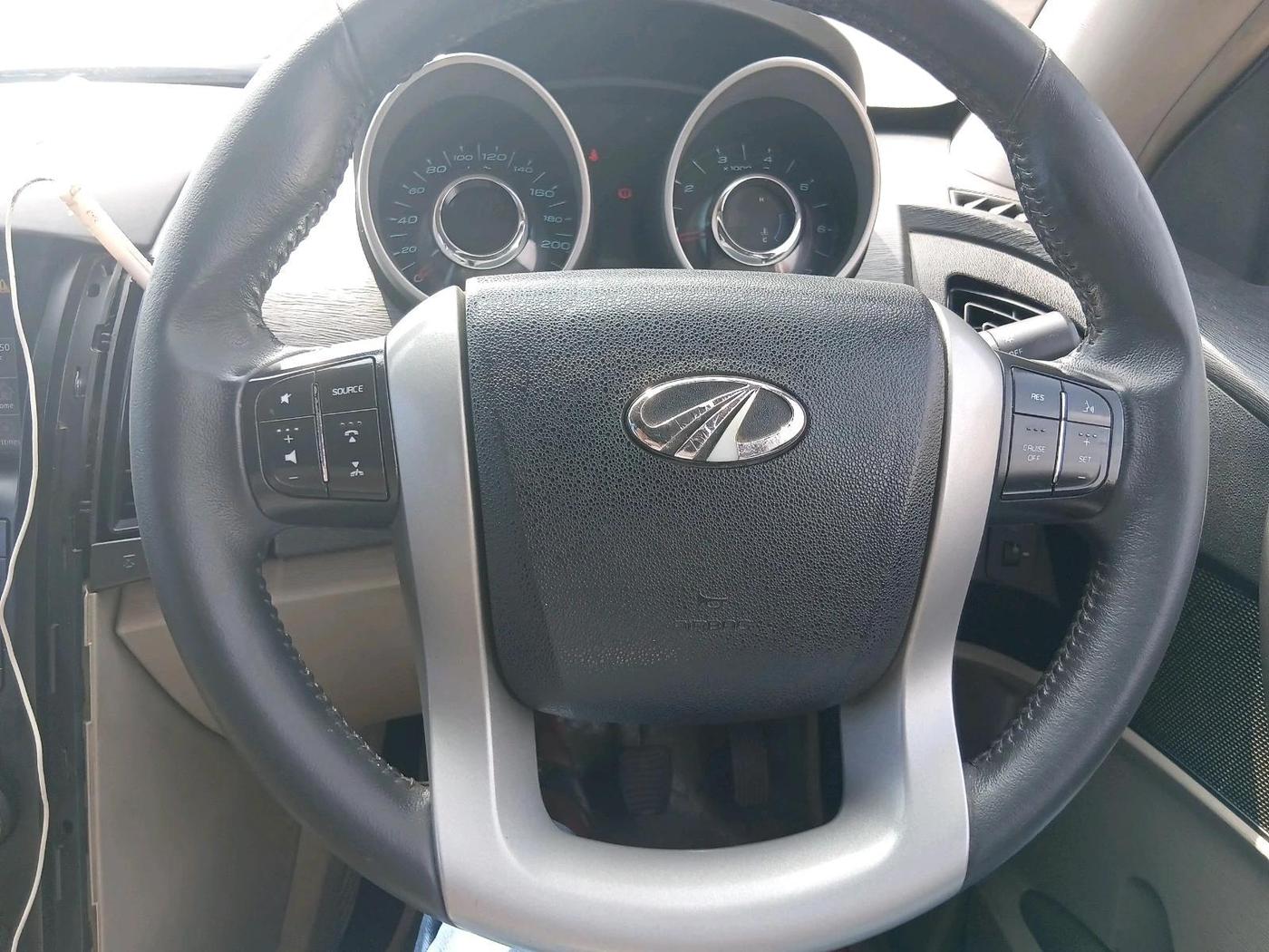 2016 Mahindra XUV500 W8, Diesel, Manual, 1,30,469 km, interior