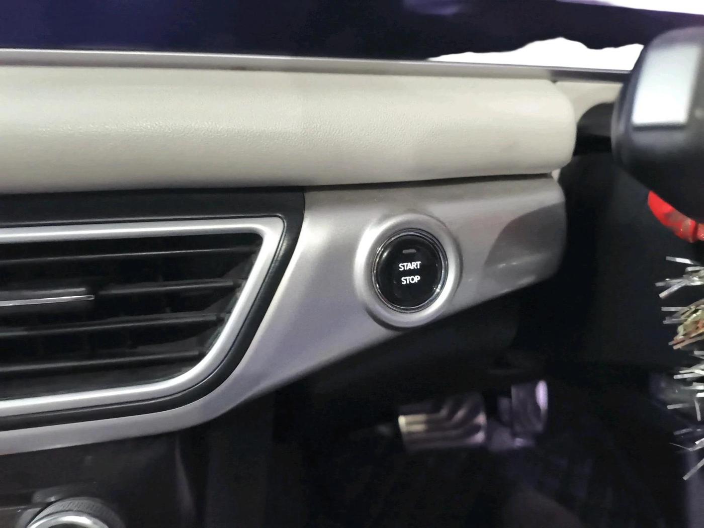 2022 Mahindra XUV700 AX 7 LUXURY D AWD AT 7 STR, Diesel, Automatic, 39,056 km, interior