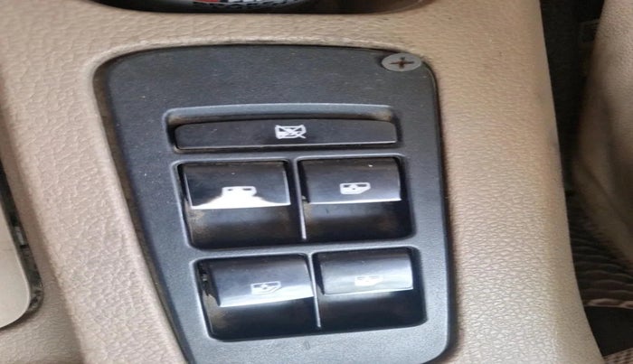 2015 Mahindra TUV300 T8, Diesel, Manual, 1,71,017 km, interior