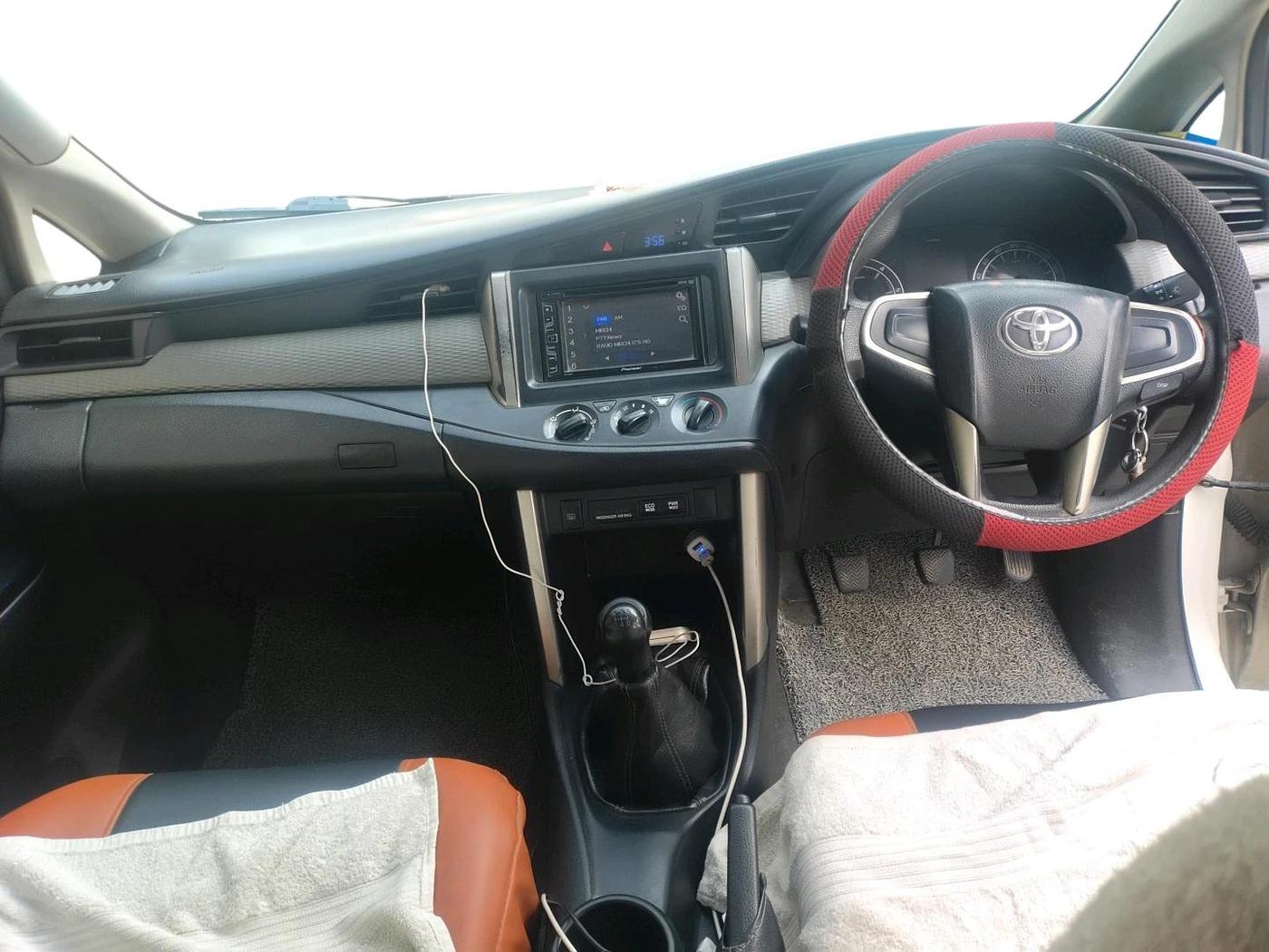 2017 Toyota Innova Crysta 2.4 G 7 STR, Diesel, Manual, 74,373 km, interior