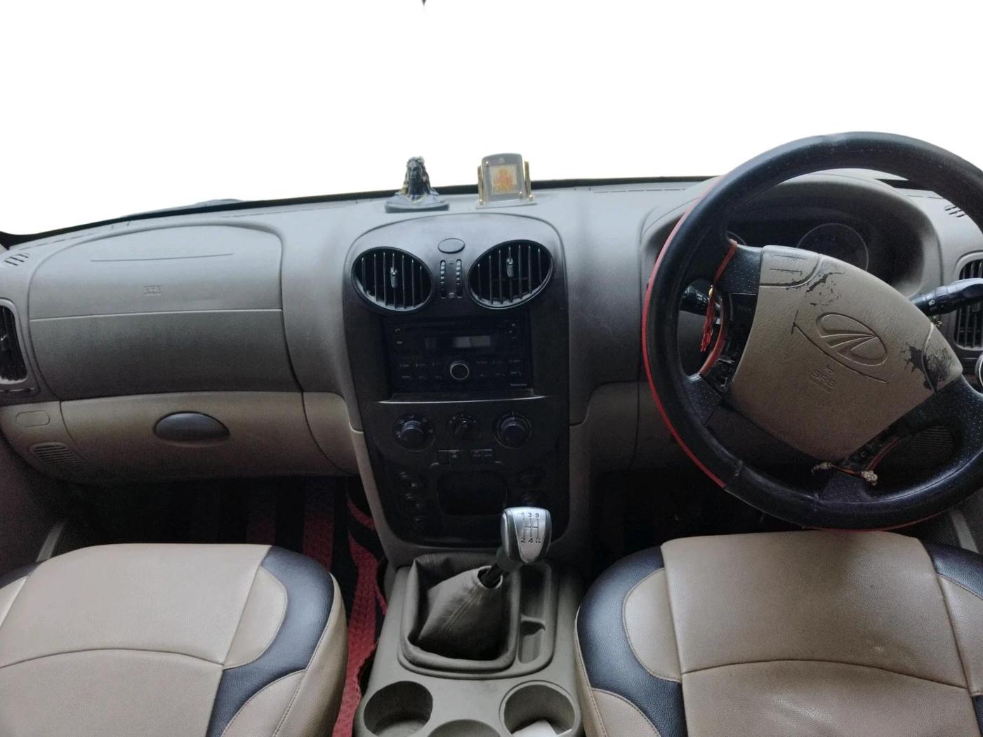 2014 Mahindra Scorpio VLX 2WD, Diesel, Manual, 1,71,605 km, interior