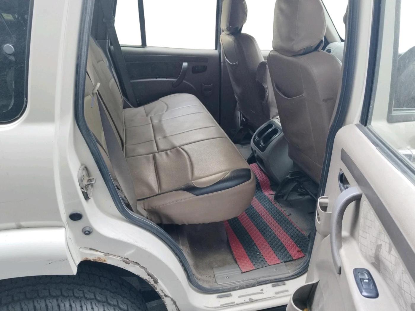 2014 Mahindra Scorpio VLX 2WD, Diesel, Manual, 1,71,605 km, interior