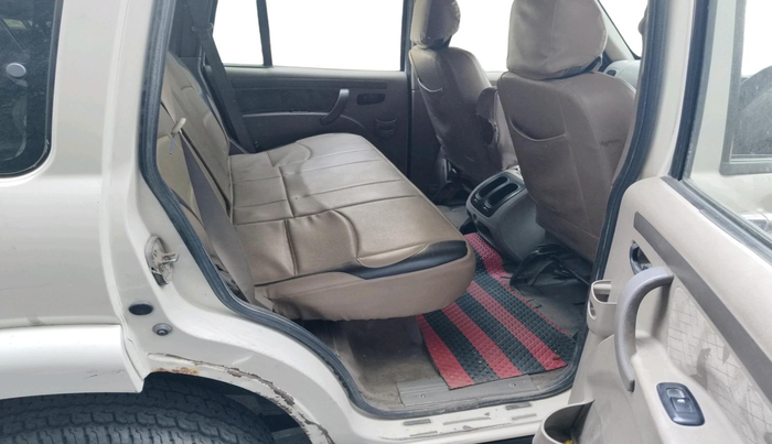 2014 Mahindra Scorpio VLX 2WD, Diesel, Manual, 1,71,605 km, interior