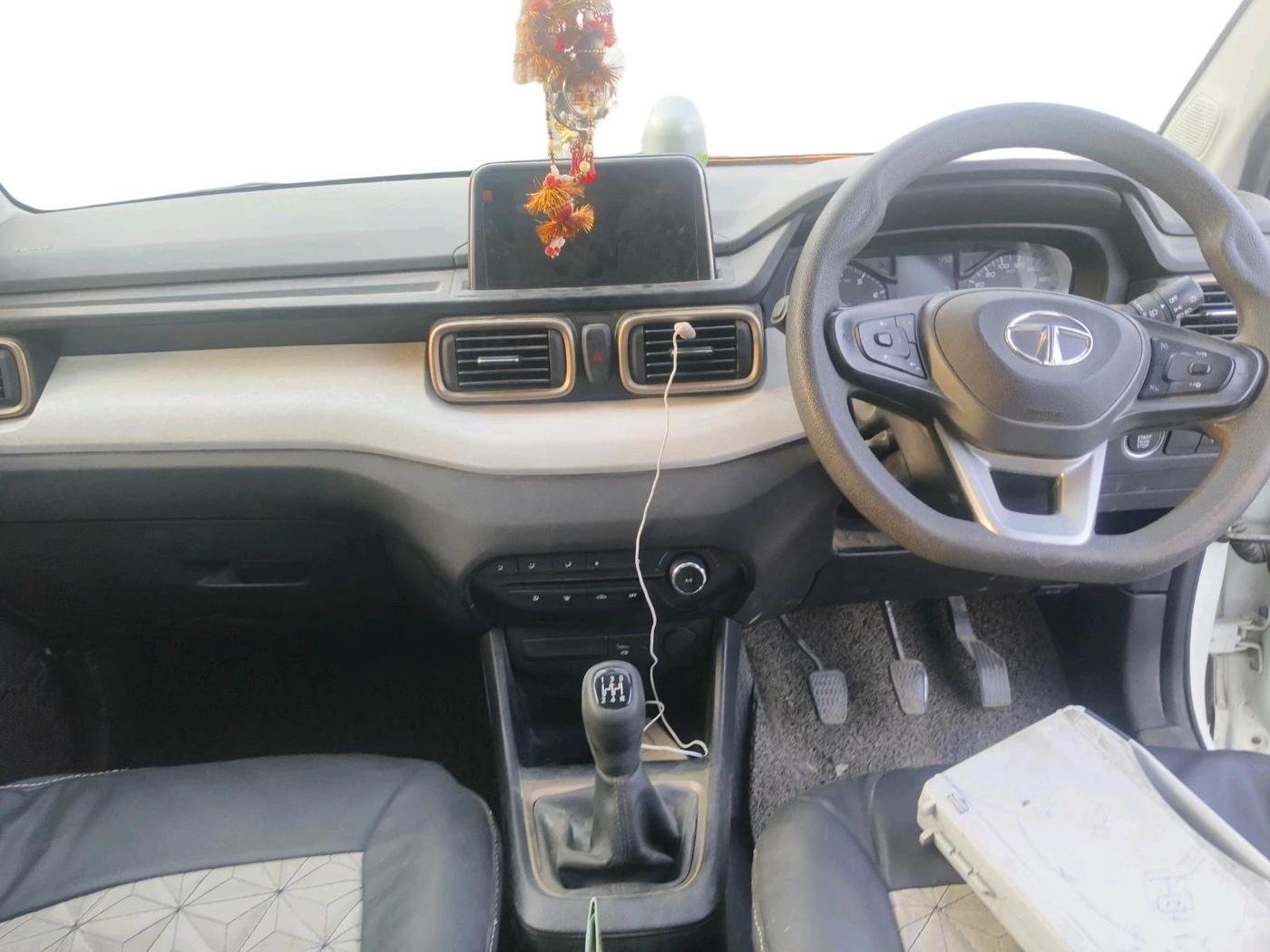2022 Tata PUNCH ACCOMPLISHED MT, Petrol, Manual, 25,000 km, interior