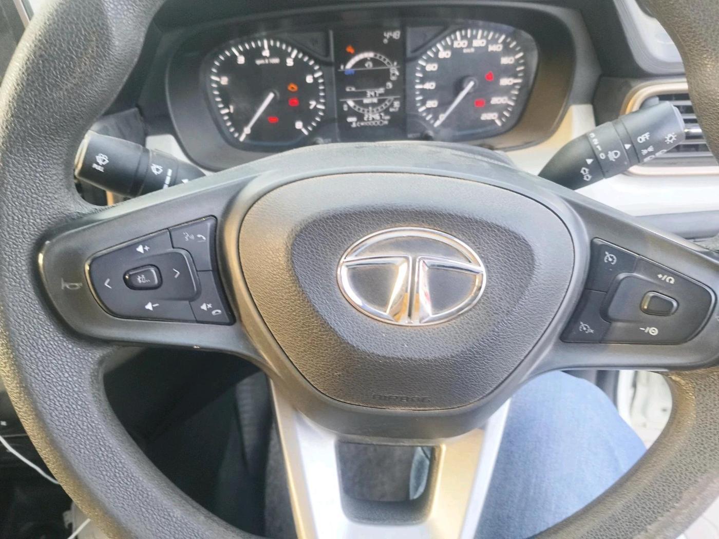 2022 Tata PUNCH ACCOMPLISHED MT, Petrol, Manual, 25,000 km, interior