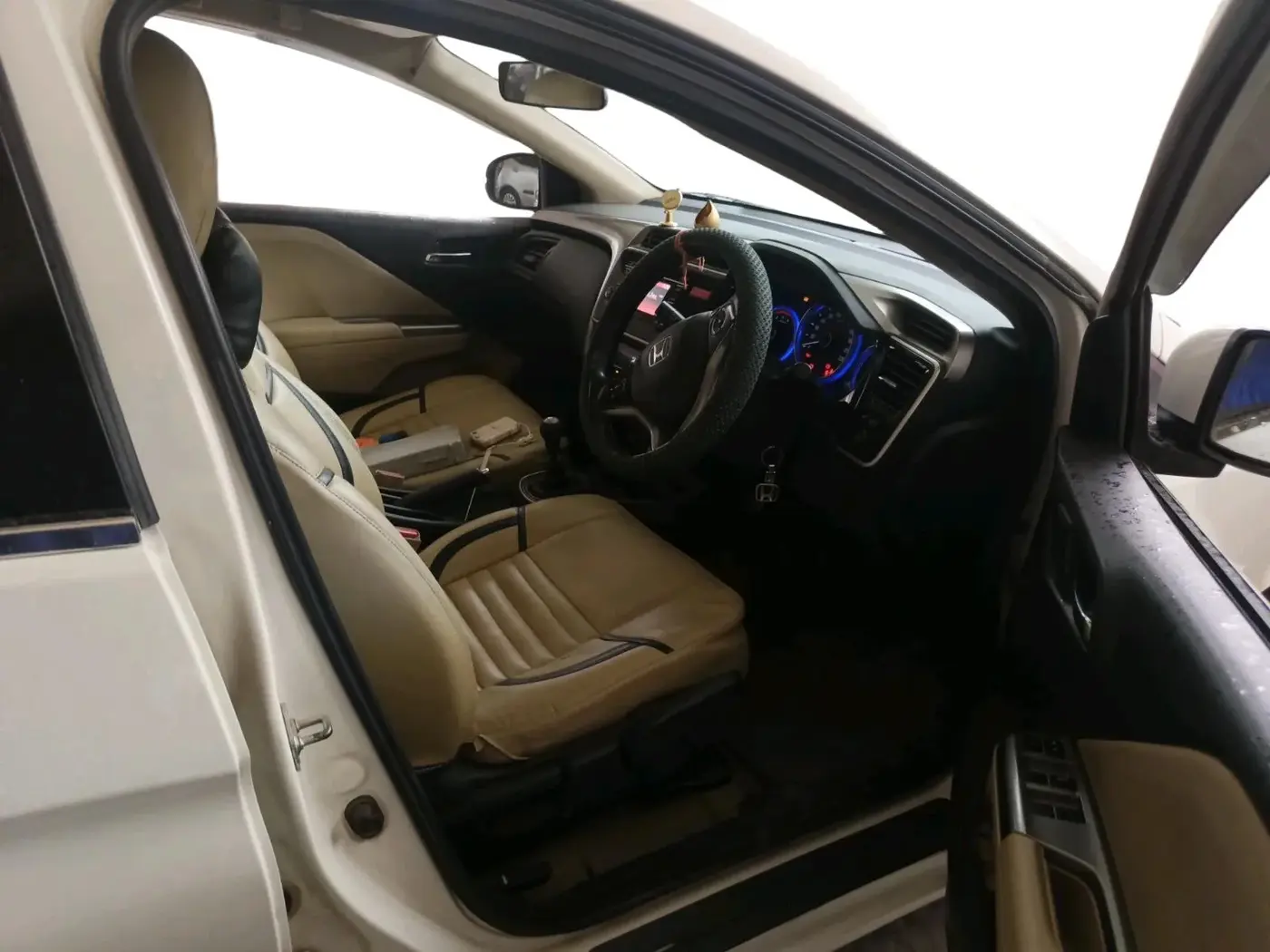 2014 Honda City 1.5L I-DTEC V, Diesel, Manual, 96,700 km, interior