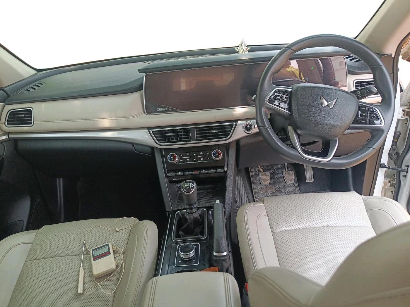 2023 Mahindra XUV700 AX 7 D MT 7 STR, Diesel, Manual, 40,340 km, interior