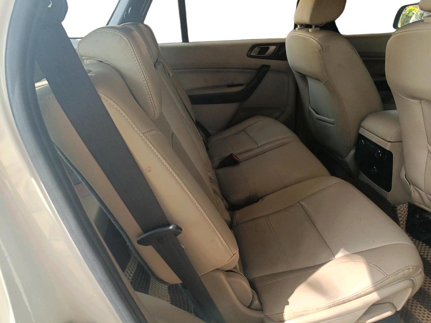 2018 Ford Endeavour TITANIUM 3.2 4X4 AT, Diesel, Automatic, 1,35,849 km, interior