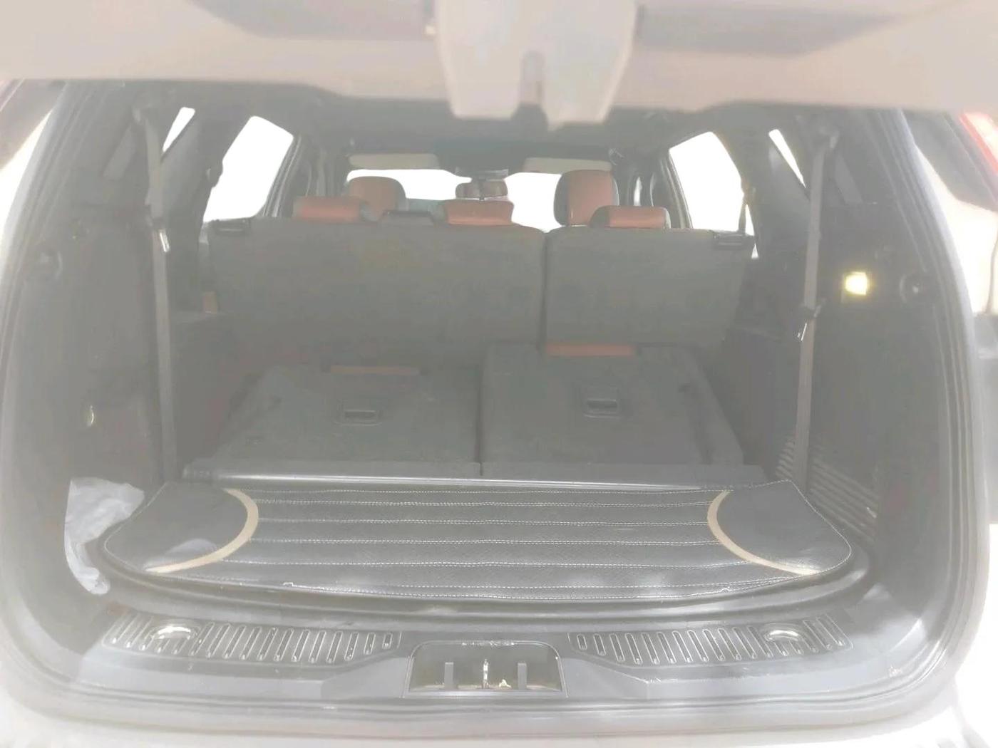 2017 Ford Endeavour TREND 2.2 4X2 MT, Diesel, Manual, 93,059 km, exterior