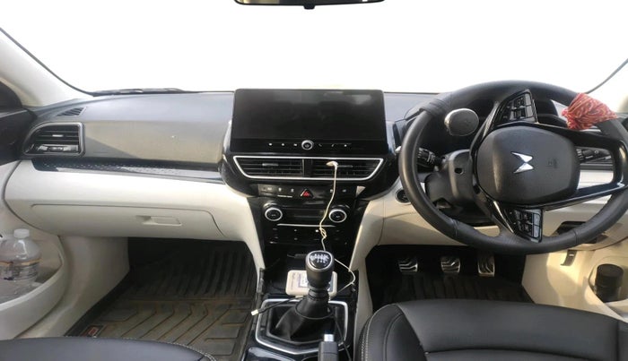 2024 Mahindra XUV 3XO AX5 1.5 Turbo Diesel, Diesel, Manual, 23,733 km, interior