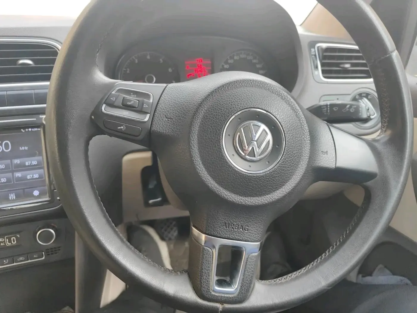 2013 Volkswagen Vento HIGHLINE 1.6 MPI, Petrol, Manual, 95,407 km, interior