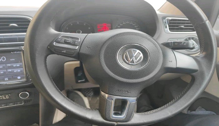 2013 Volkswagen Vento HIGHLINE 1.6 MPI, Petrol, Manual, 95,407 km, interior