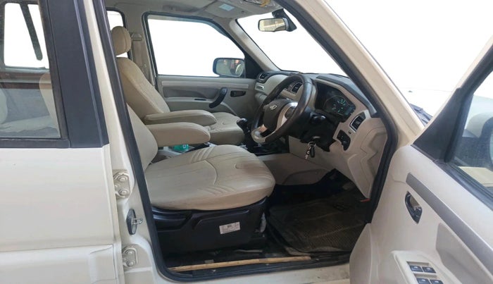 2015 Mahindra Scorpio S10, Diesel, Manual, 66,229 km, interior