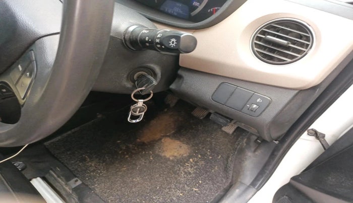 2016 Hyundai Grand i10 SPORTZ 1.2 KAPPA VTVT, Petrol, Manual, 52,000 km, interior