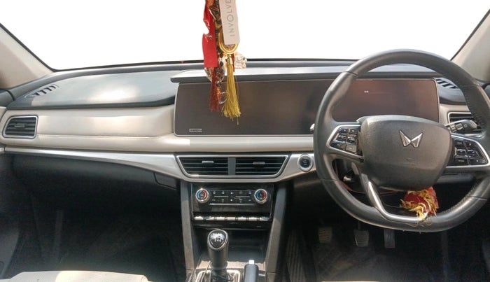 2023 Mahindra XUV700 AX 7 D MT 7 STR, Diesel, Manual, 1,37,003 km, interior