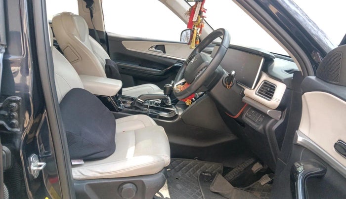 2023 Mahindra XUV700 AX 7 D MT 7 STR, Diesel, Manual, 1,37,003 km, interior