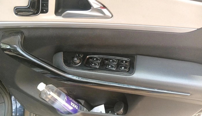 2023 Mahindra XUV700 AX 7 D MT 7 STR, Diesel, Manual, 1,37,003 km, interior