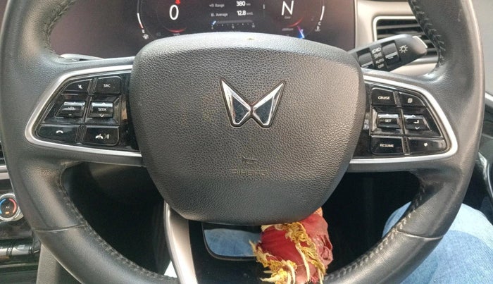 2023 Mahindra XUV700 AX 7 D MT 7 STR, Diesel, Manual, 1,37,003 km, interior