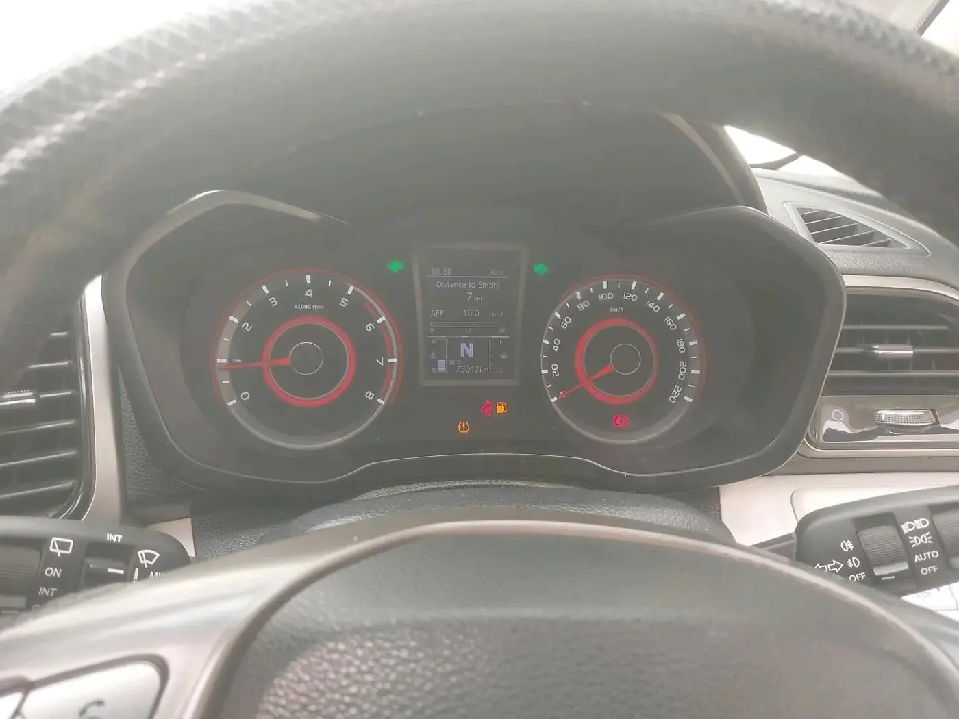 2021 Mahindra XUV300 W8 (O) 1.2 PETROL, Petrol, Manual, 73,042 km, interior