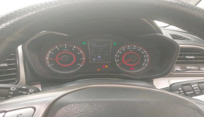 2021 Mahindra XUV300 W8 (O) 1.2 PETROL, Petrol, Manual, 73,042 km, interior