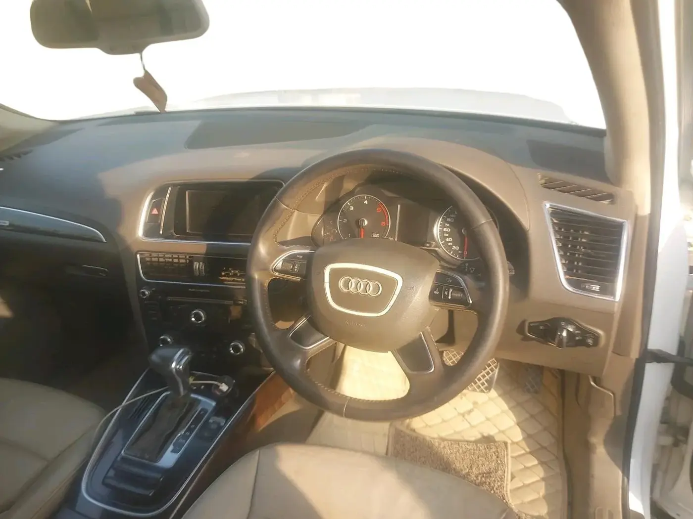 2014 Audi Q5 2.0 TDI quattro Premium, Diesel, Automatic, 1,45,471 km, interior