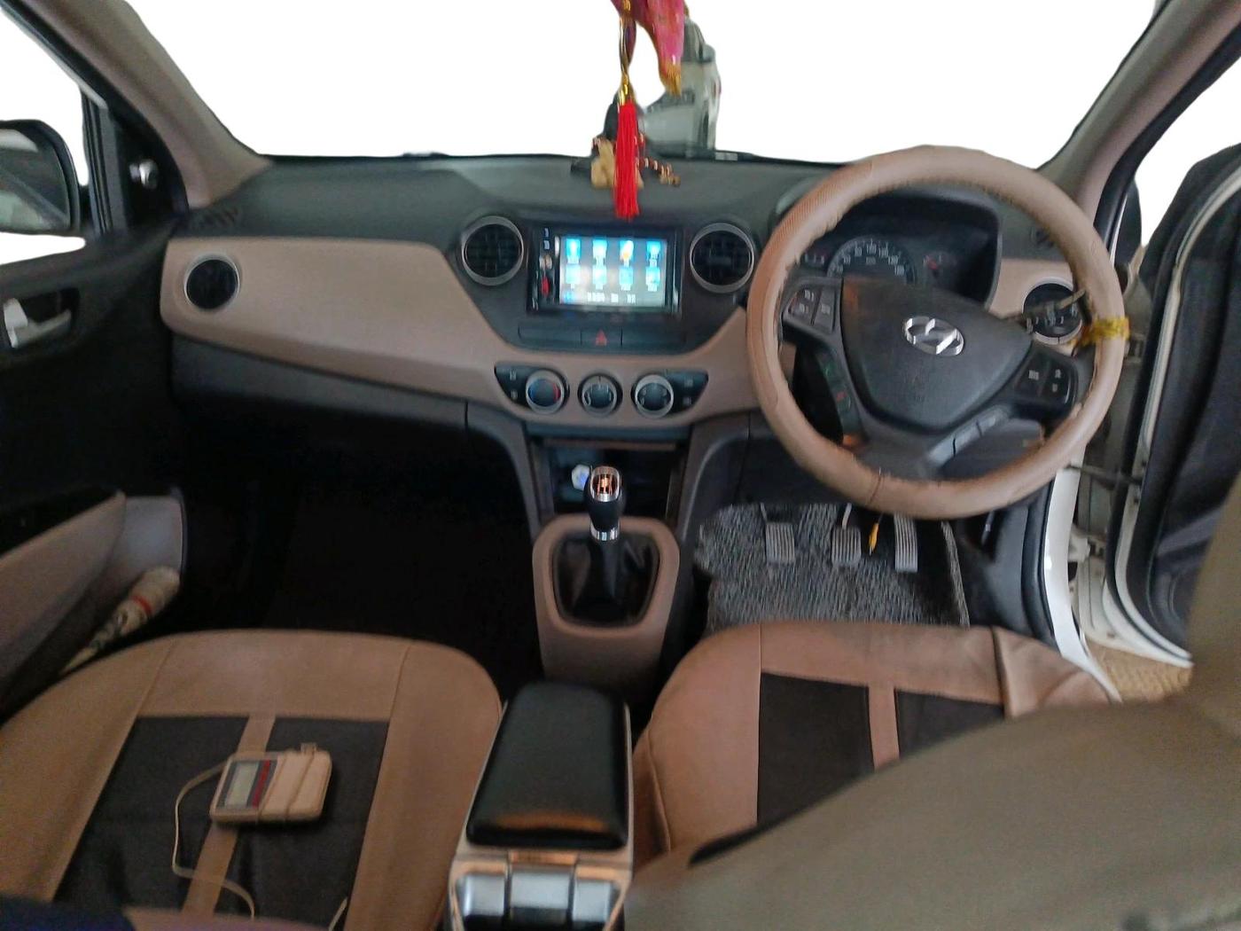 2016 Hyundai Xcent E+, Petrol, Manual, 85,900 km, interior