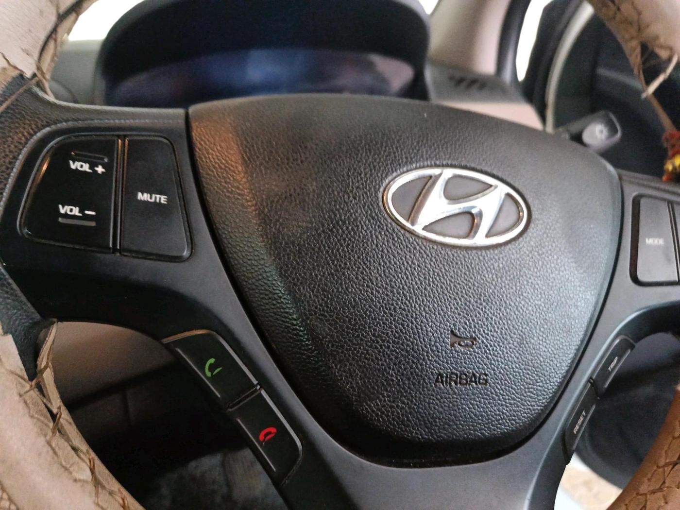 2016 Hyundai Xcent E+, Petrol, Manual, 85,900 km, interior