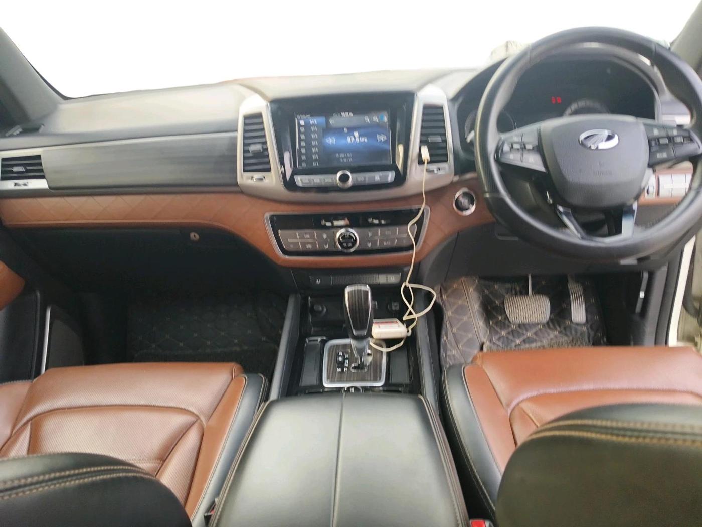 2020 Mahindra ALTURAS G4 4WD AT, Diesel, Automatic, 75,441 km, interior