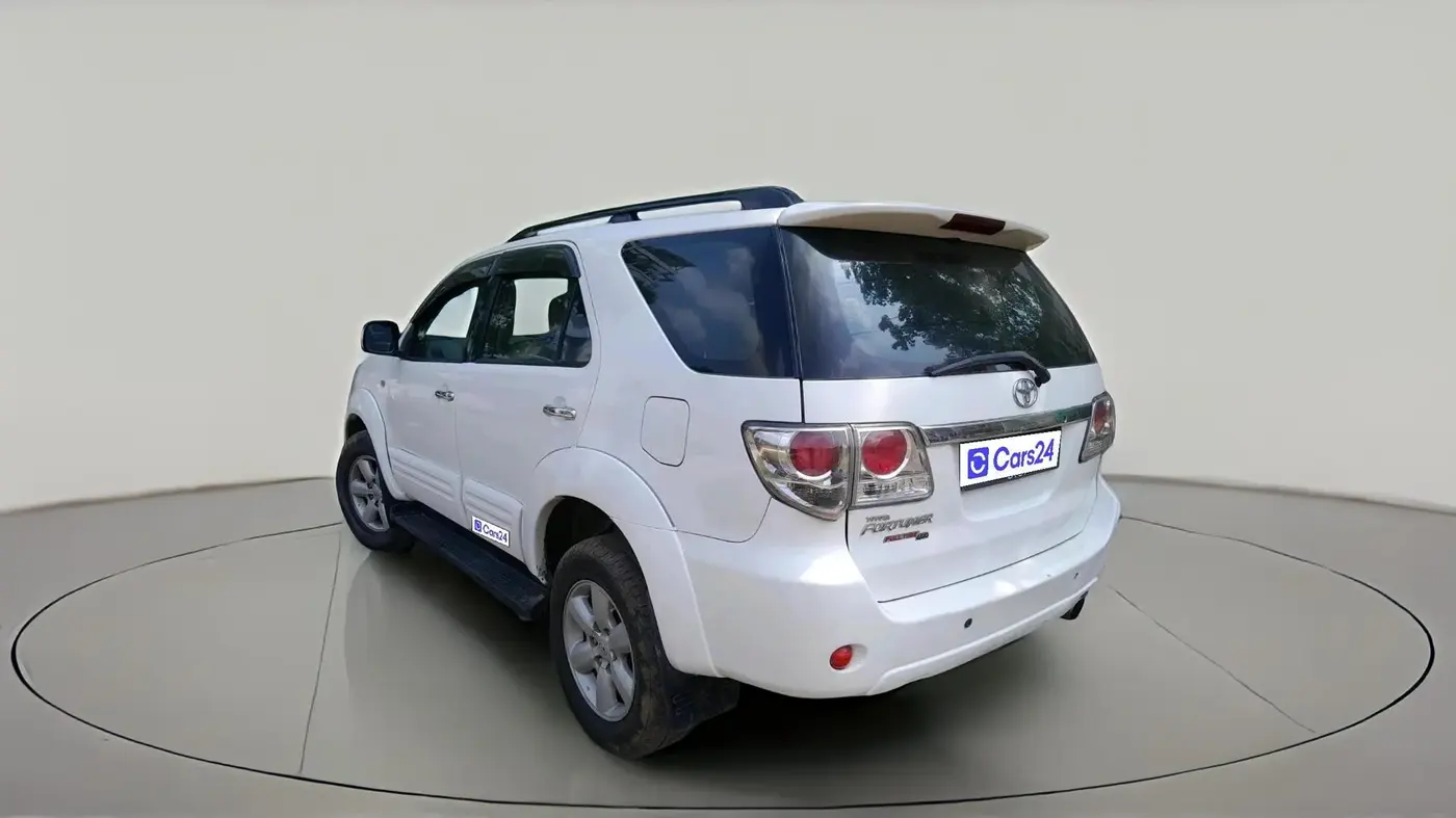 2011 Toyota Fortuner 3.0 4X4 MT, Diesel, Manual, 1,46,483 km, exterior