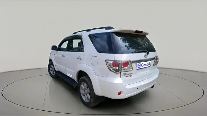 2011 Toyota Fortuner 3.0 4X4 MT, Diesel, Manual, 1,46,483 km, exterior