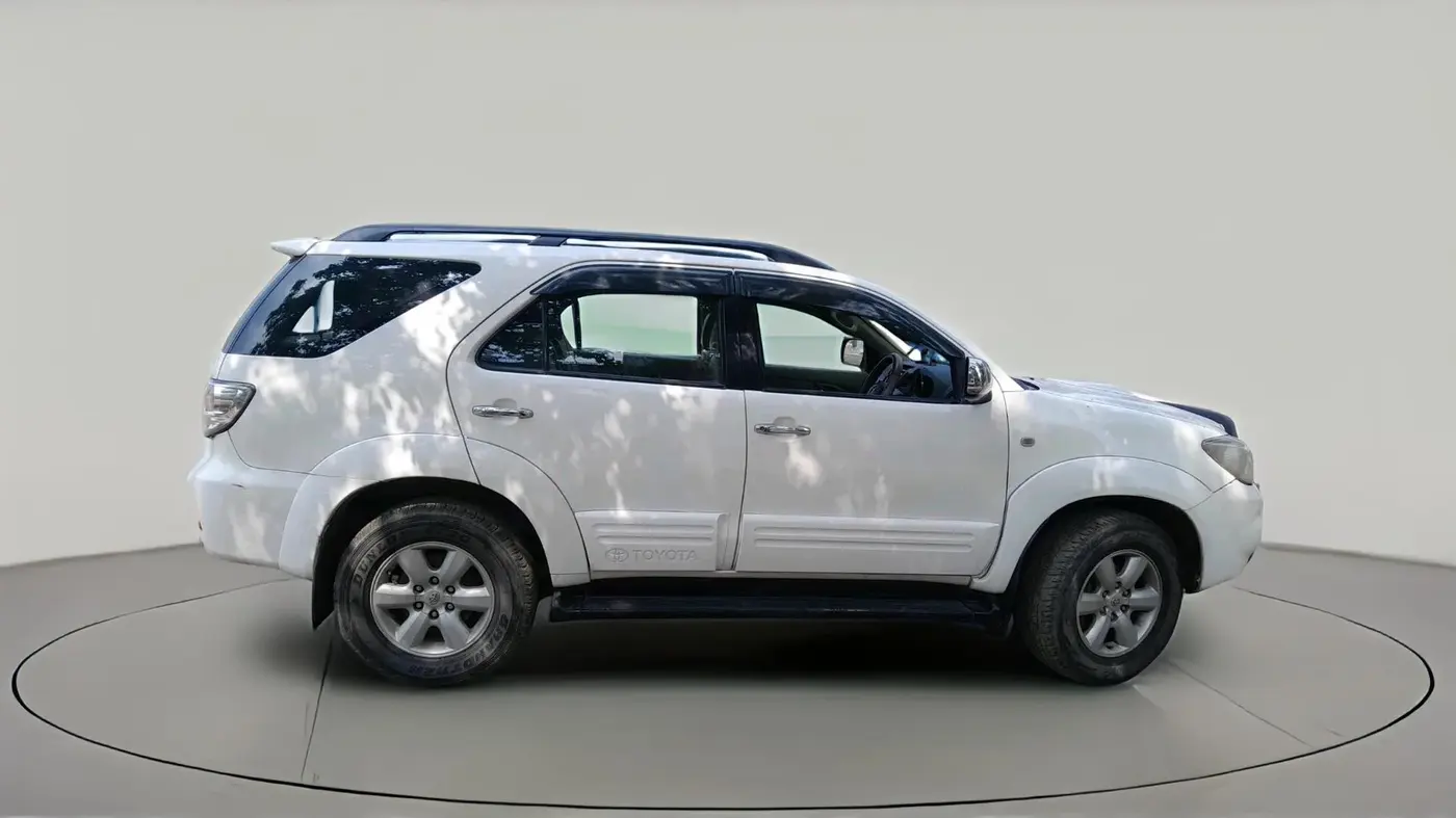 2011 Toyota Fortuner 3.0 4X4 MT, Diesel, Manual, 1,46,483 km, exterior