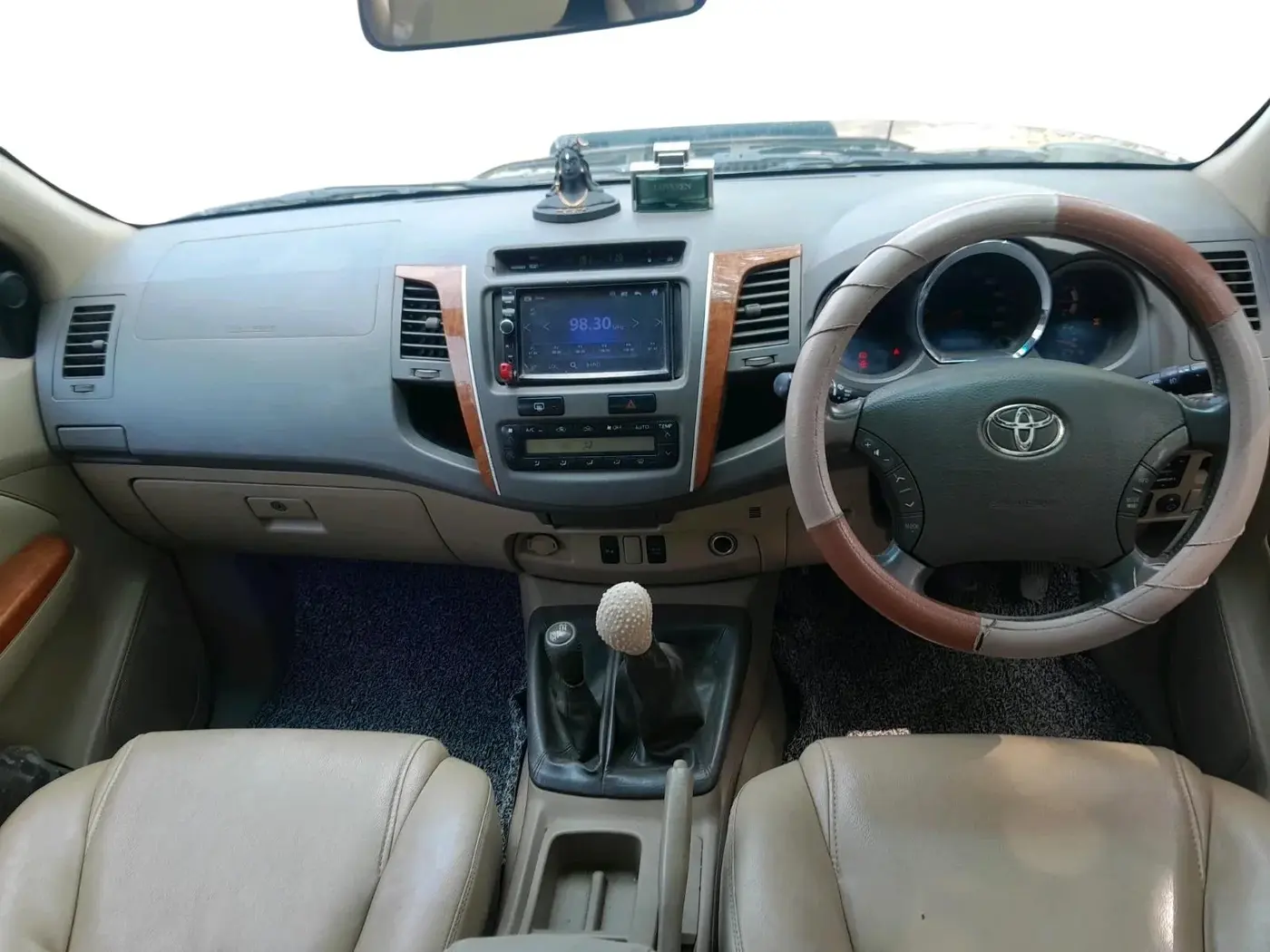 2011 Toyota Fortuner 3.0 4X4 MT, Diesel, Manual, 1,46,483 km, interior
