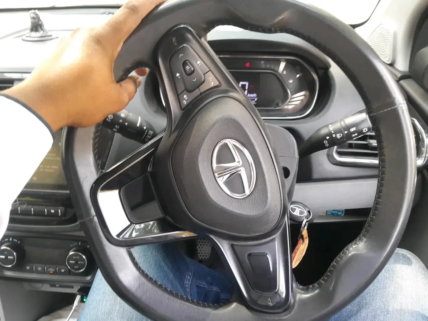 2020 Tata Tiago XZ PLUS PETROL, Petrol, Manual, 62,068 km, interior