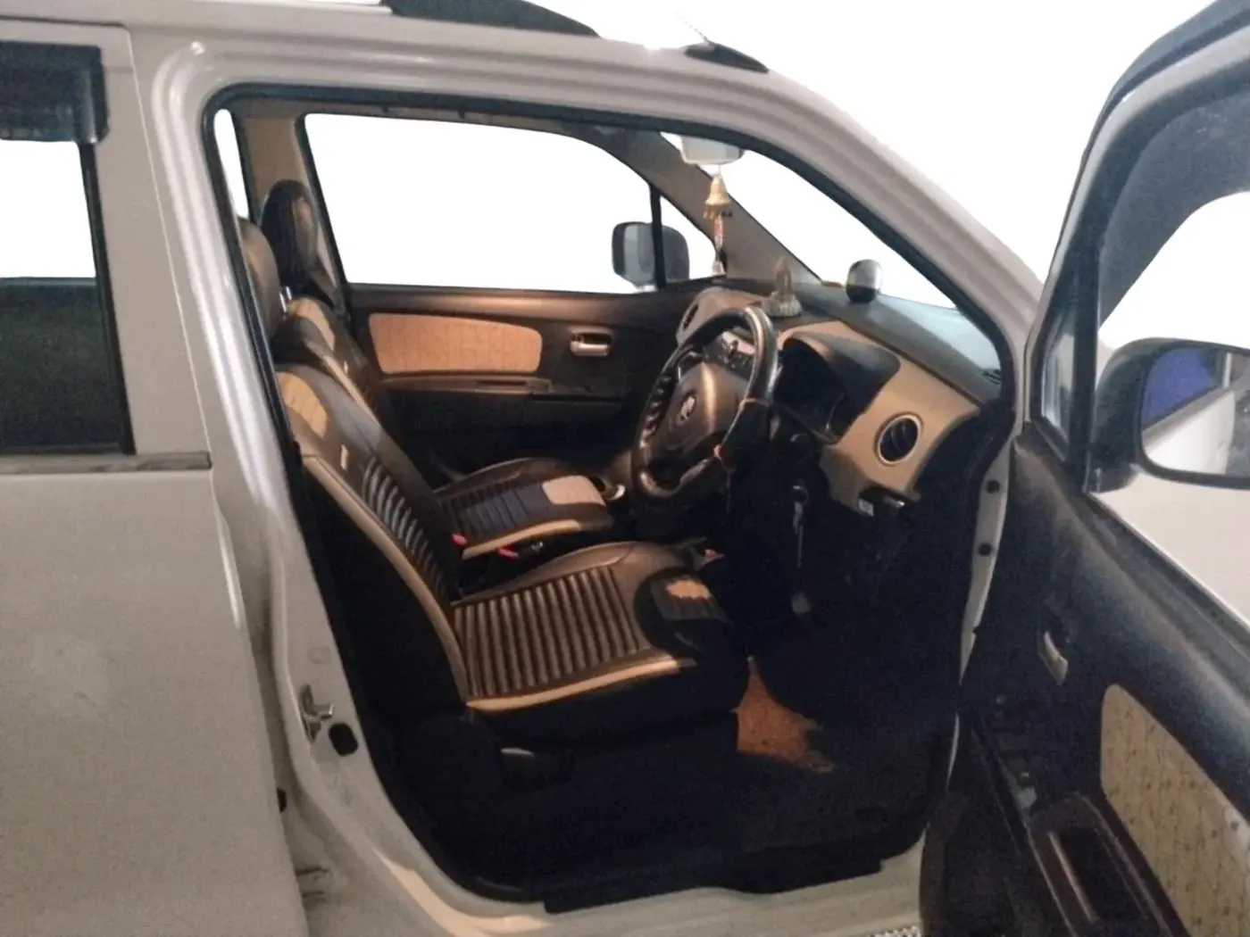 2017 Maruti Wagon R 1.0 VXI, Petrol, Manual, 23,202 km, interior