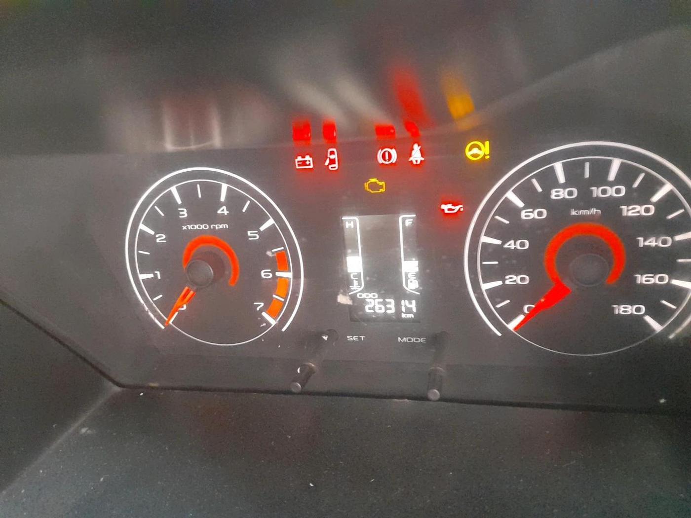 2018 Mahindra KUV 100 NXT K2+ P 6 STR, Petrol, Manual, 26,314 km, interior
