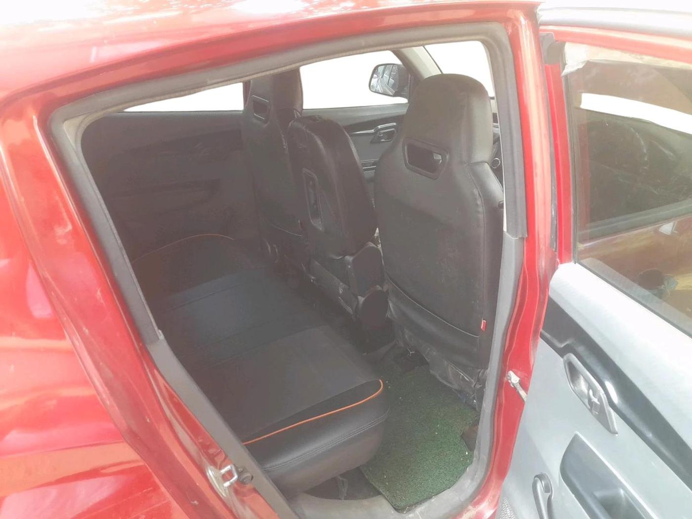 2018 Mahindra KUV 100 NXT K2+ P 6 STR, Petrol, Manual, 26,314 km, interior