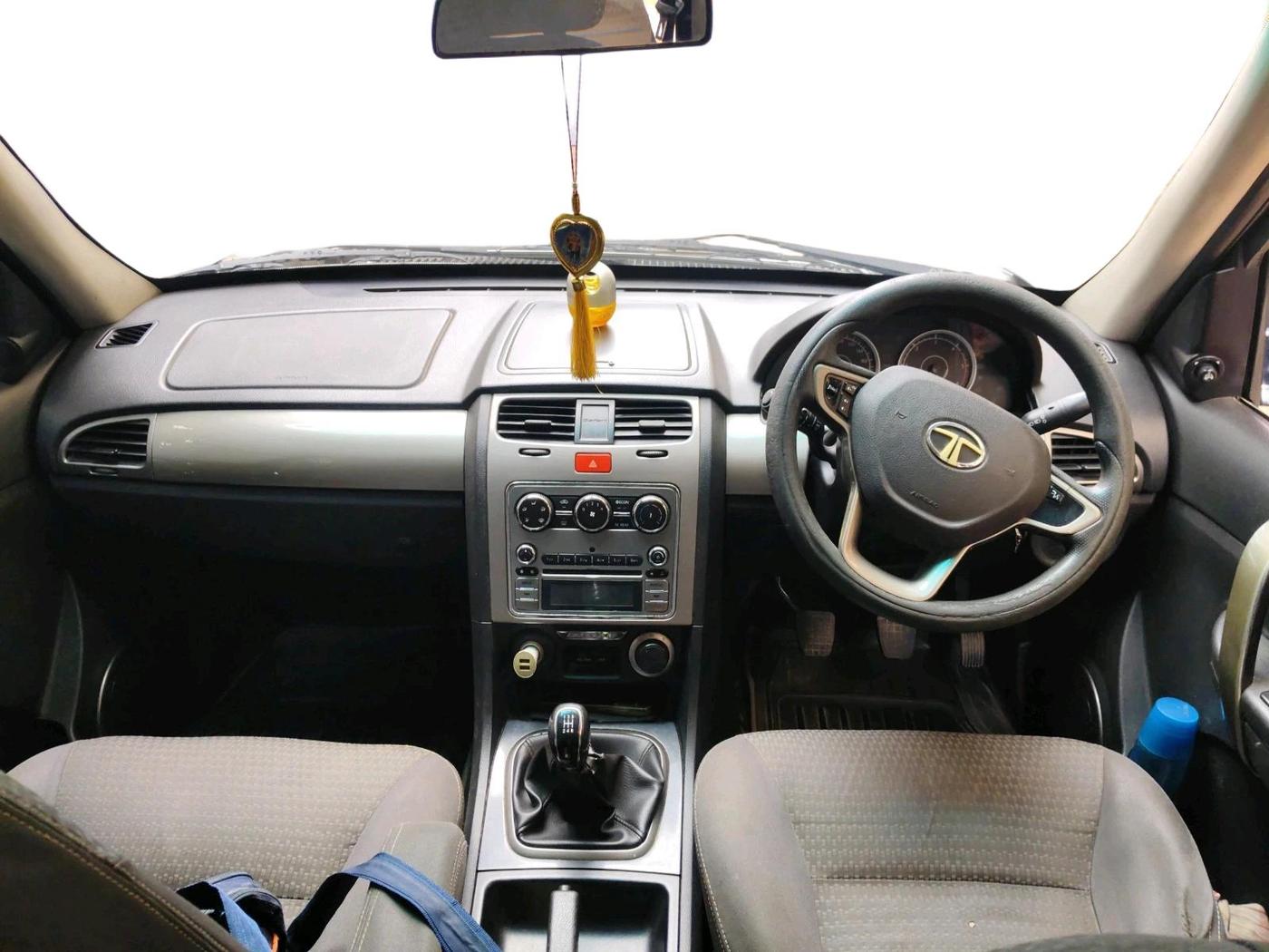 2015 Tata Safari Storme 2.2 VX 4X2, Diesel, Manual, 1,23,068 km, interior