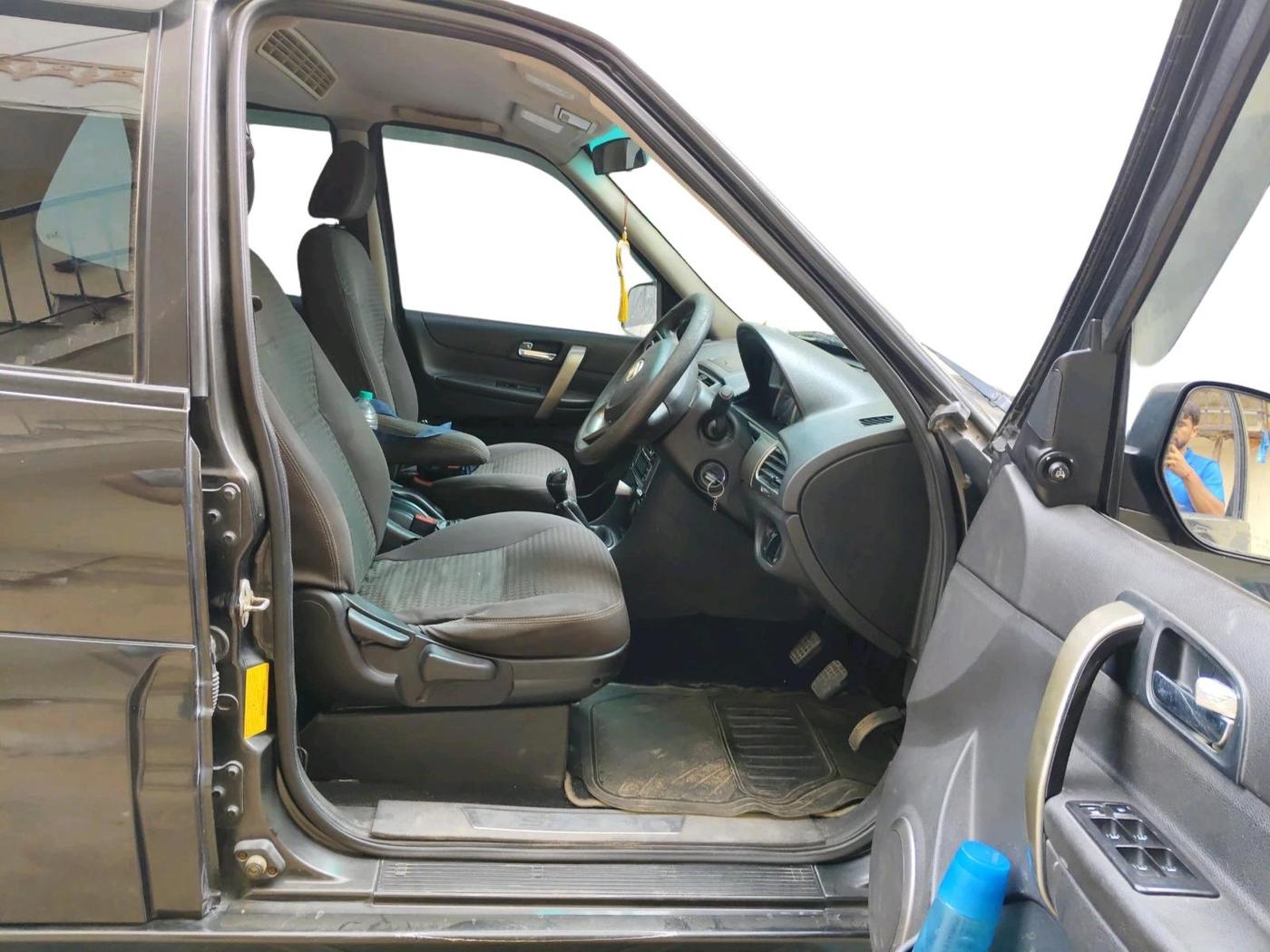 2015 Tata Safari Storme 2.2 VX 4X2, Diesel, Manual, 1,23,068 km, interior