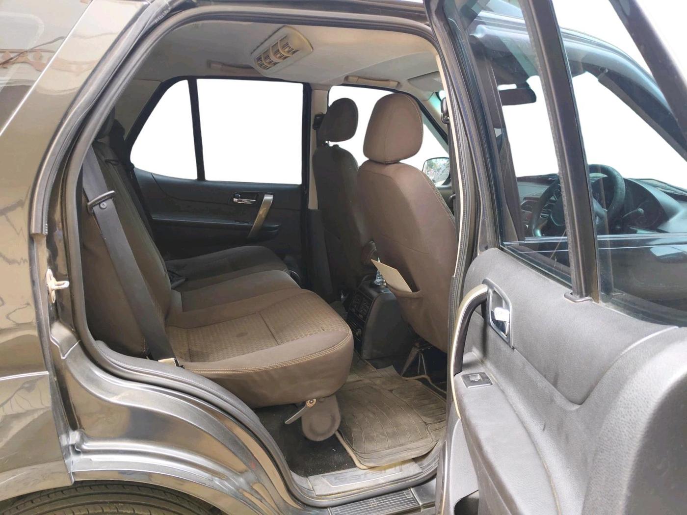 2015 Tata Safari Storme 2.2 VX 4X2, Diesel, Manual, 1,23,068 km, interior