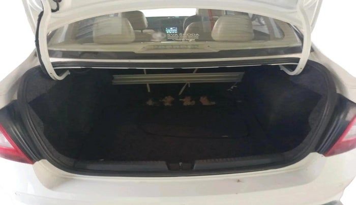 2018 Skoda Rapid AMBITION 1.6 MPI MT, Petrol, Manual, 75,272 km, exterior