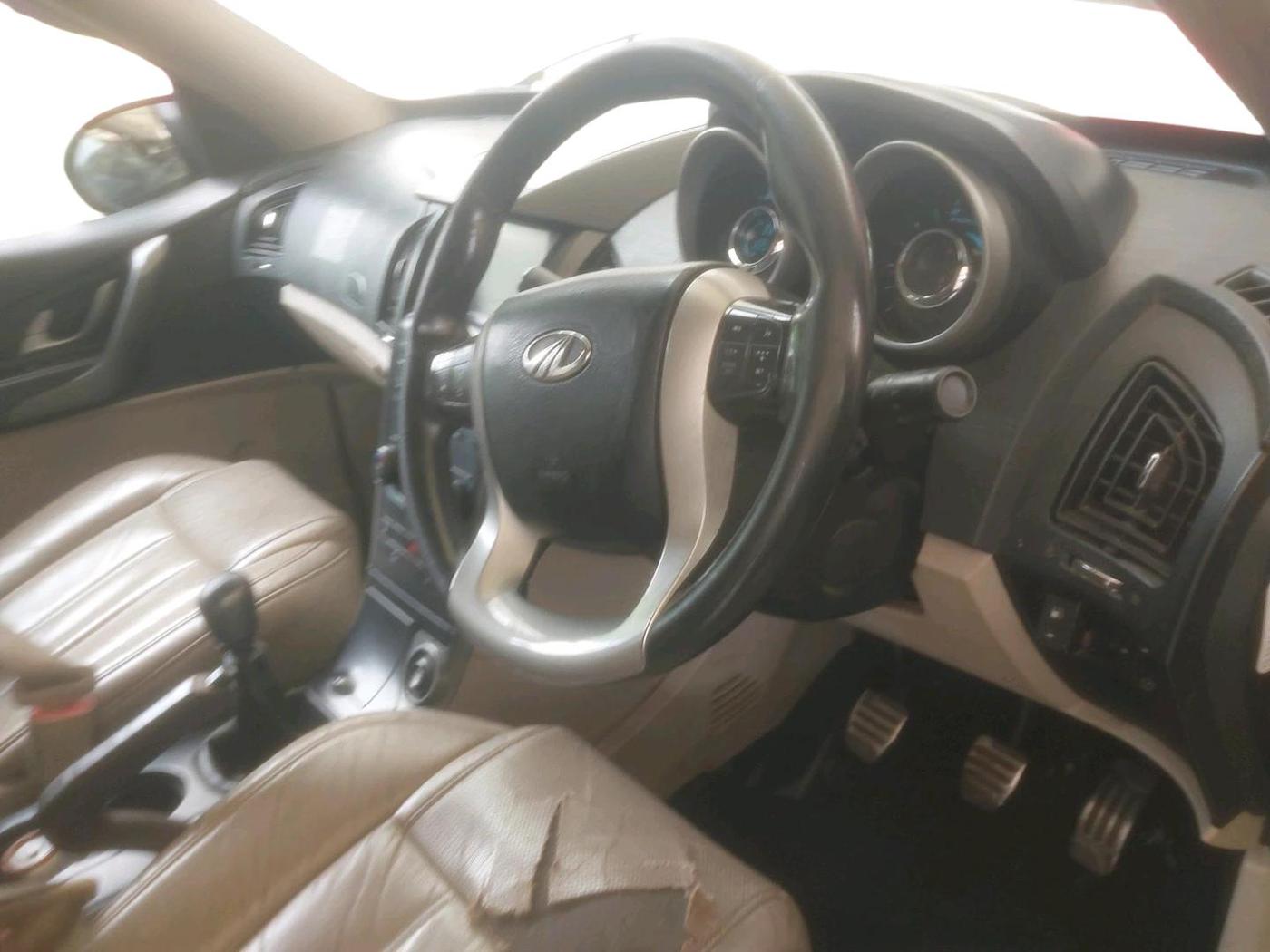 2015 Mahindra XUV500 W10, Diesel, Manual, 1,22,510 km, interior
